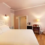 Castanuelos Guest house 2*