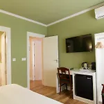 Castanuelos Guest house