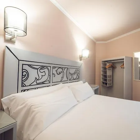 卡斯塔罗斯旅馆 2* 坎德莱达