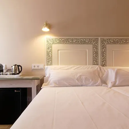 Castanuelos Guest house 2*