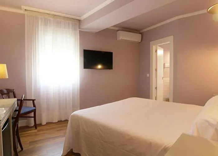 게스트하우스 Castanuelos 2*